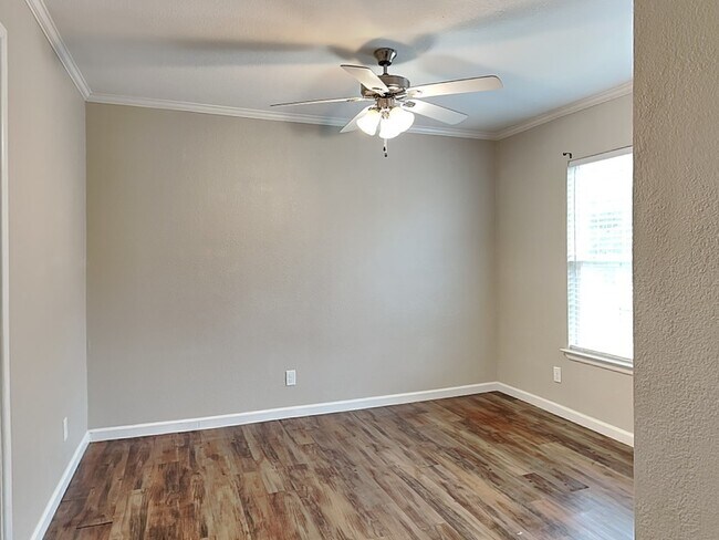 Building Photo - 1414 Record Crossing Rd