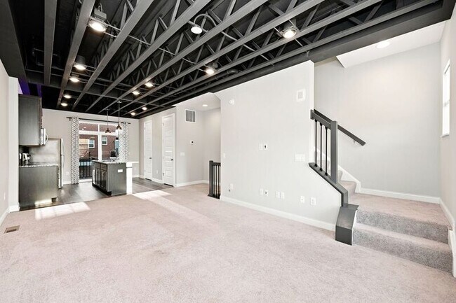 Building Photo - 24 N Center St
