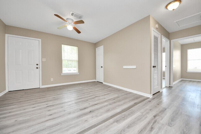 Building Photo - 17111 River Rd