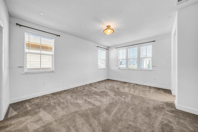 Building Photo - 3008 Lighthouse Ln