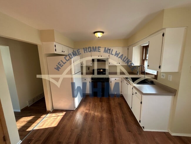 Building Photo - 6580 N 73rd St