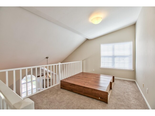 Building Photo - 1330 Pawnee Pointe Ct