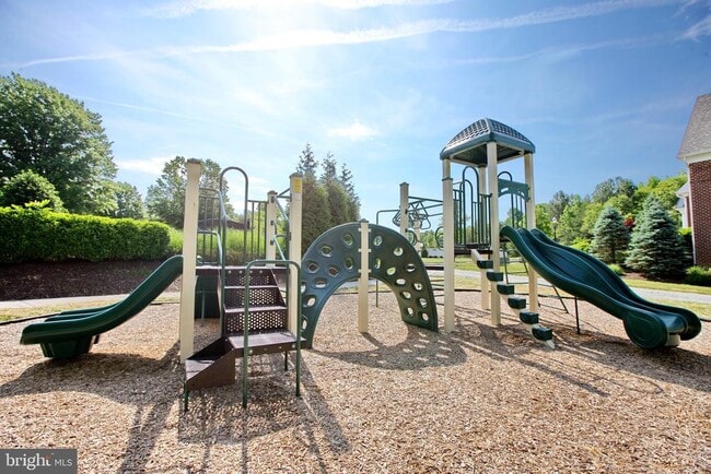 Building Photo - 35 Derby Dr