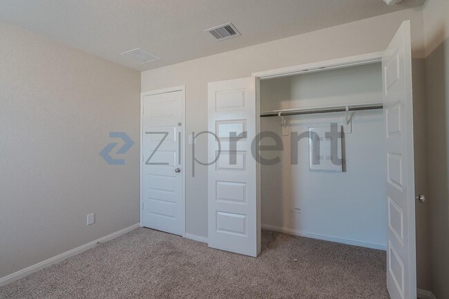 Building Photo - Unit