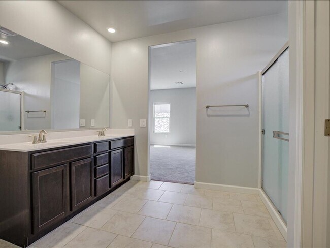 Building Photo - Corona de Tucson 4 Bedroom 2 Bathroom