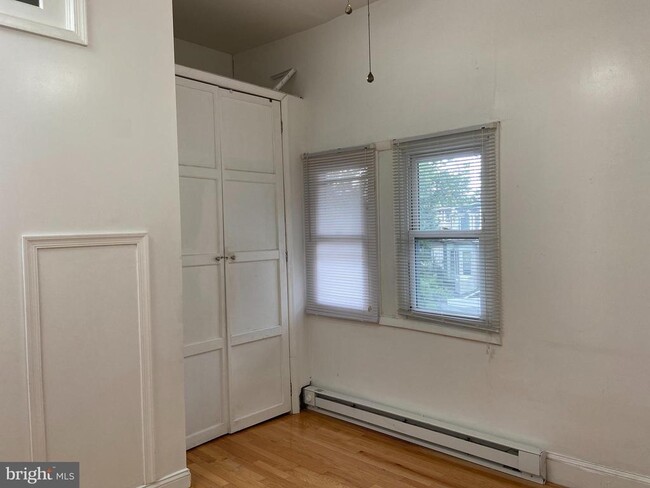 Building Photo - 3711 Lancaster Ave