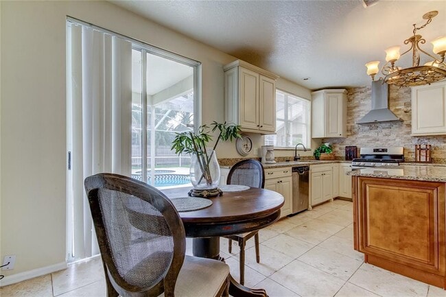 Building Photo - 9401 Woodbay Dr