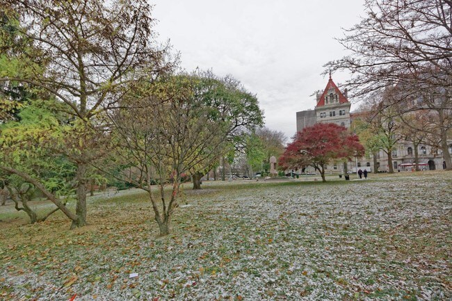 Building Photo - 29 Elk St