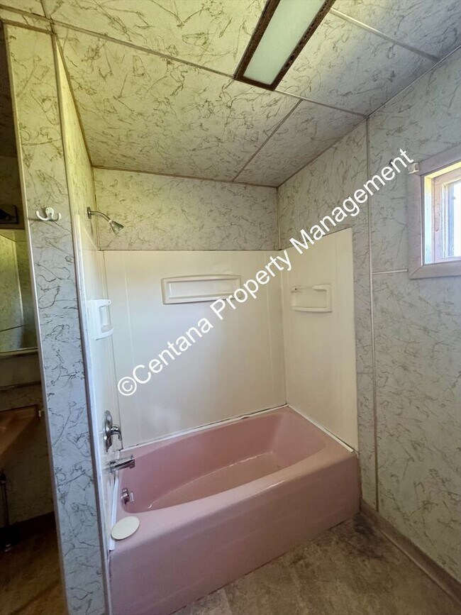 Building Photo - 1 Bed 1 Bath Located in the Flats