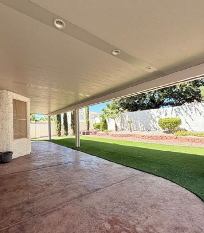 Building Photo - FABULOUSLY CLEAN AND CHARMING HOME IN THE LAKES COMMUNITY OF SOUTHWEST LAS VEGAS