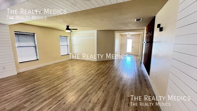 Building Photo - 1040 Elderberry Dr