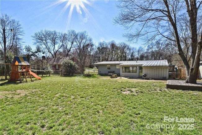 Building Photo - 3111 Spring Valley Rd