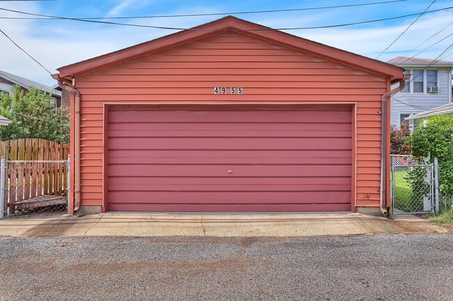 Building Photo - 4955 Tholozan Ave