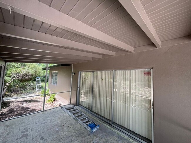 Building Photo - 1080 Edgehill Ave