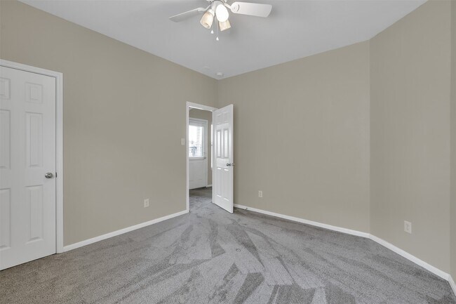 Building Photo - 6534 Bella Noche Dr