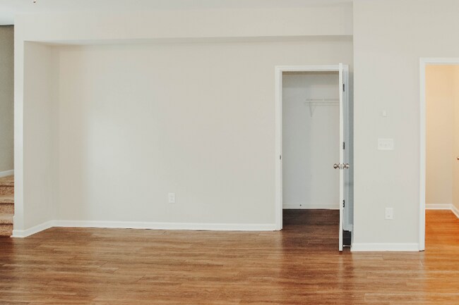 Building Photo - 5 Huntress Dr