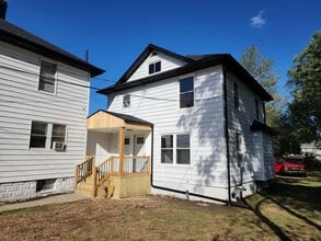 Building Photo - 1022 N West St