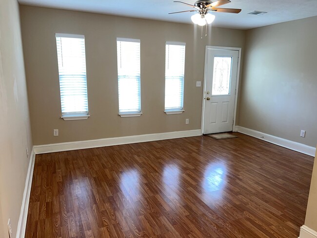 Building Photo - 202 Shetland Dr