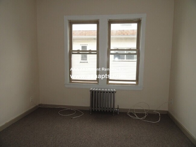 Building Photo - 108 Lyme St
