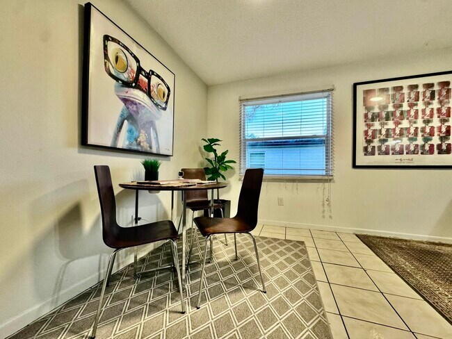 Building Photo - 3403 Hi St