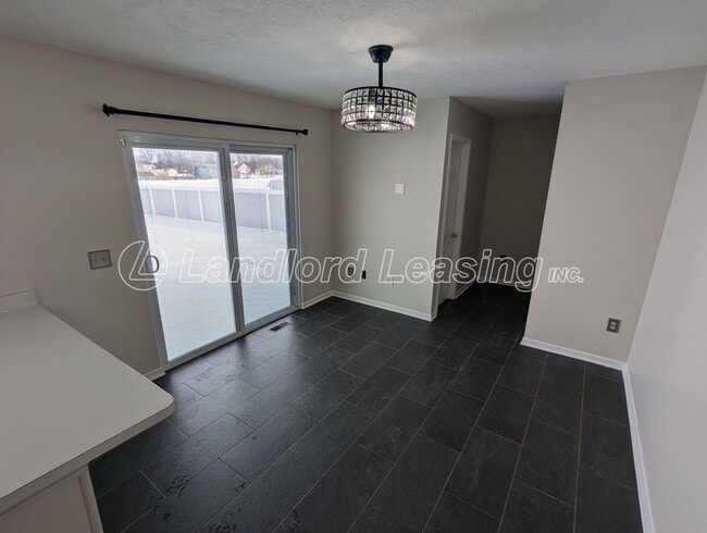 Building Photo - 35330 Oxford Ct
