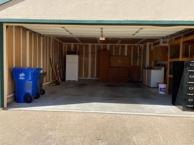 Building Photo - 201 Lagunaria Ln