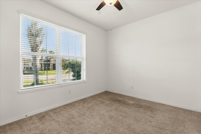 Building Photo - 3925 Green Sabal Dr