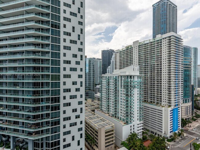 Building Photo - 1331 Brickell Bay Dr