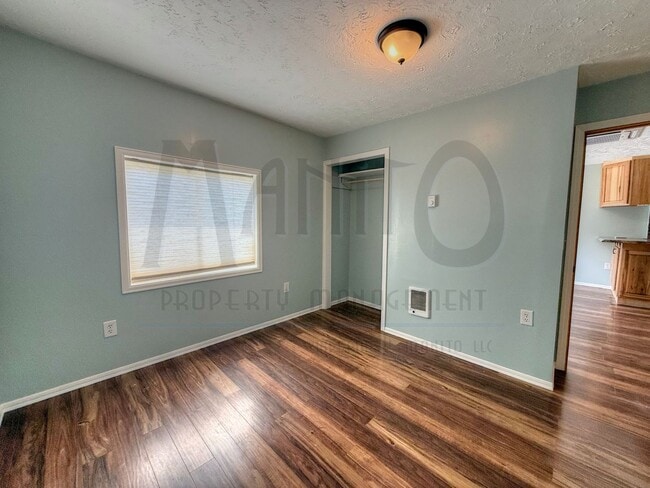 Building Photo - Spacious Dwight Merkel Home