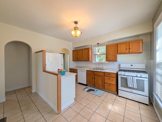 Building Photo - 330 Henry Ave SE