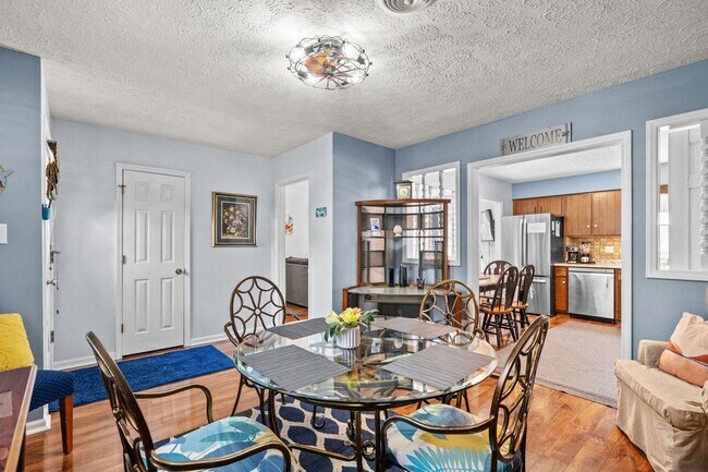 Building Photo - 4 Bed/2 Bath Furnished Single Family Home in Surfside 1 Mile to the Beach By Golf Cart!