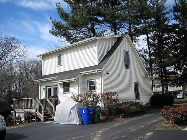 Building Photo - 3 Bedroom, 2 Bath Home on Givens Lane