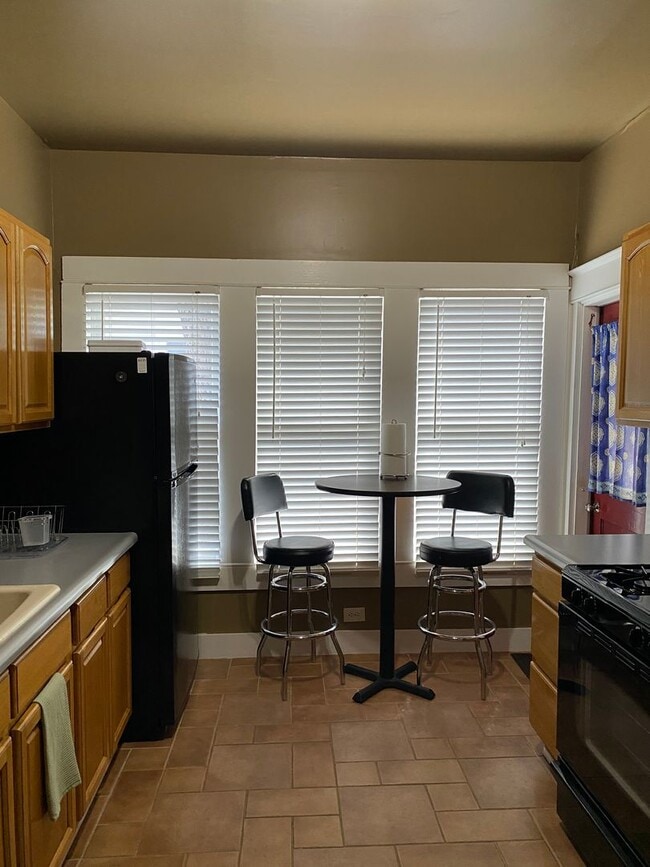 Building Photo - 226 W Whittier St