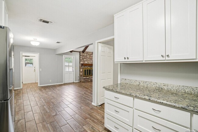 Building Photo - 6106 Vance Jackson Rd