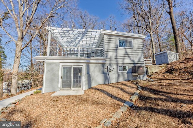 Building Photo - 422 Spackmans Ln