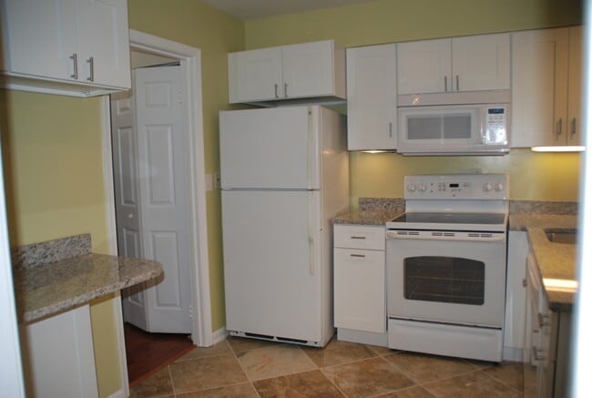 Building Photo - 2925 Espana Ct