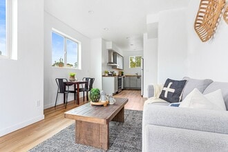 Building Photo - 2023 Salam Lp