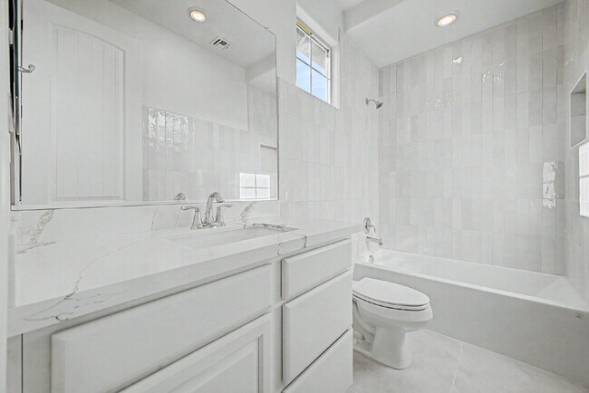 Building Photo - 6954 W Maya Way