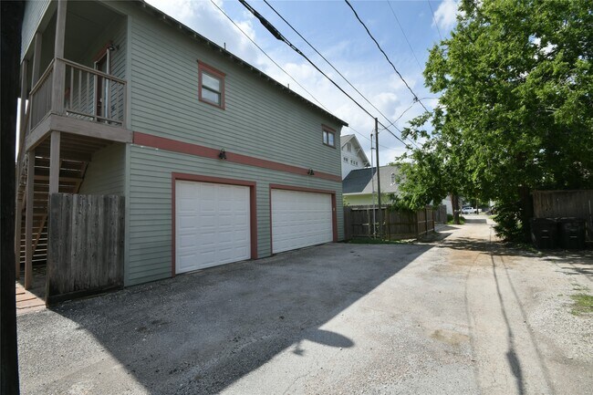 Building Photo - 536 Columbia St