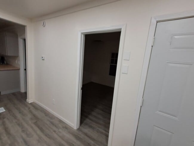 Building Photo - 2-bedroom, newly remodeled home on Flint's far east side