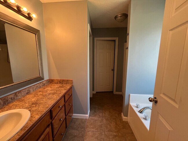 Building Photo - 4163 Meredith Dr