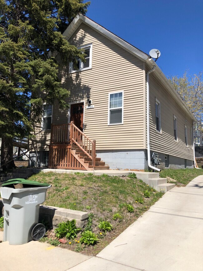 Building Photo - 2180 S Robinson Ave