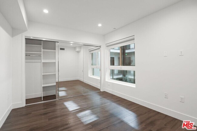 Building Photo - 1446 N Detroit St