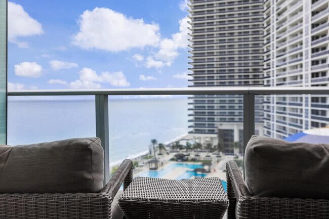 Building Photo - 4011 S Ocean Dr