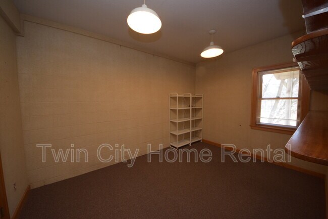 Building Photo - 14531 Wellington Rd