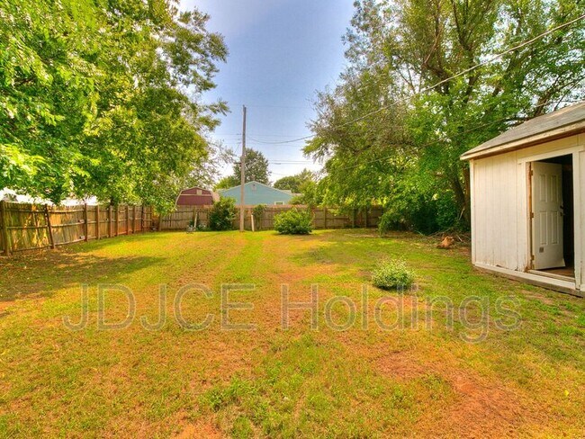 Building Photo - 536 E Northrup Dr