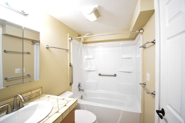 Building Photo - 22-128