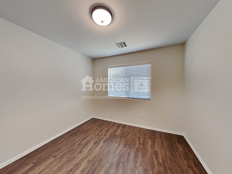 Building Photo - 17238 W Maui Ln