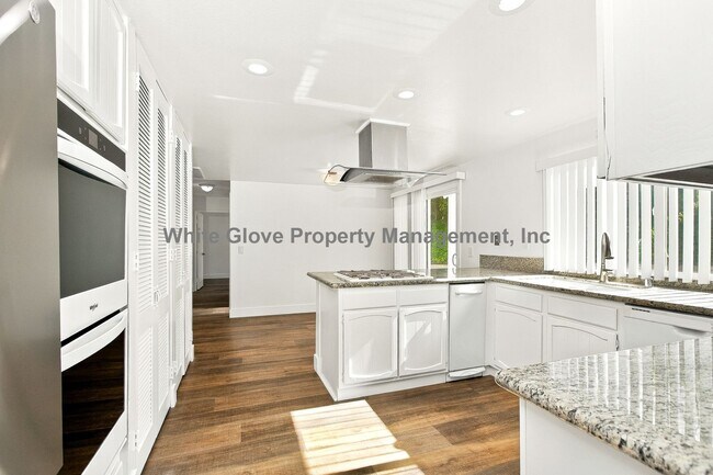Building Photo - 265 S Via Montanera