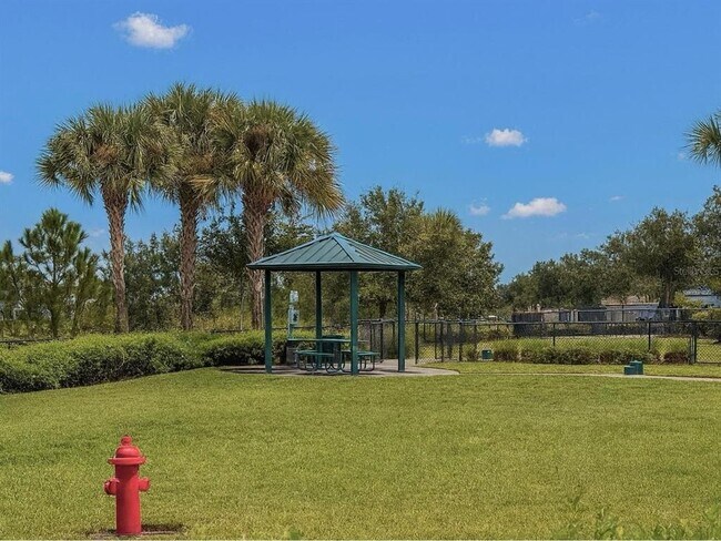 Building Photo - 5518 Thomas Square Dr